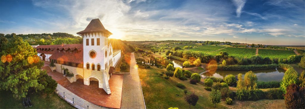 Château Purcari – pohled na zámek a vinice