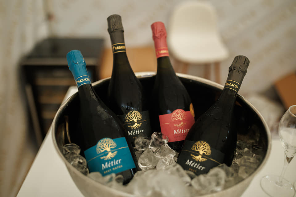 Kolekce Métier – Brut, Brut Natur, Brut Rosé v mísách s ledem